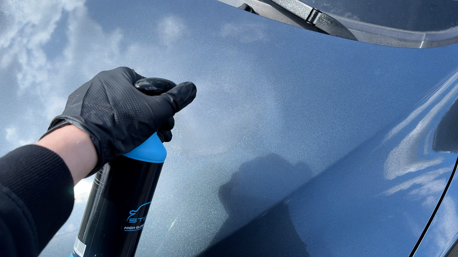 High Gloss Spray aanbrengen motorkap