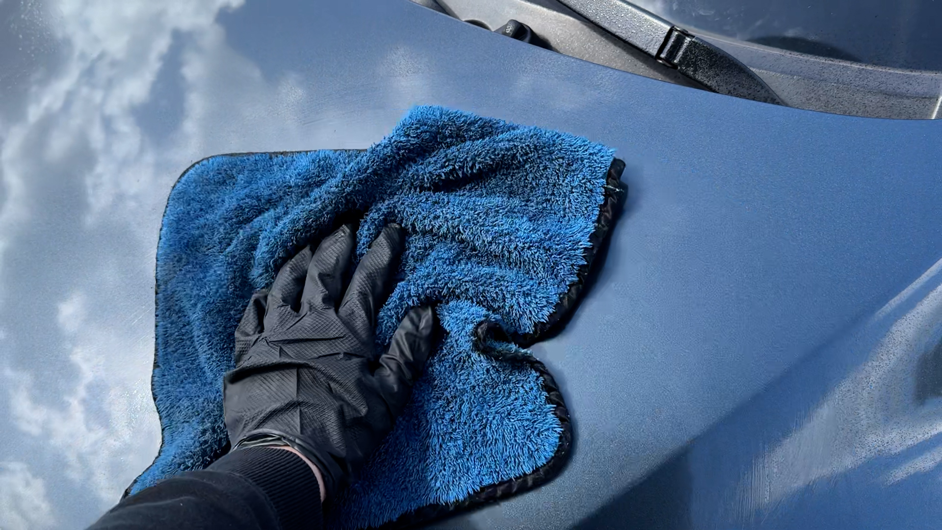 High Gloss Spray uitpoetsen motorkap