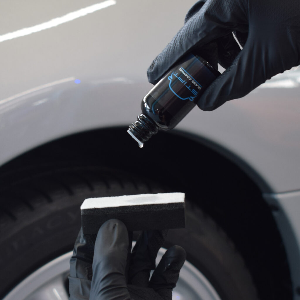 Stipt Glass Coating aanbrengen op de spons
