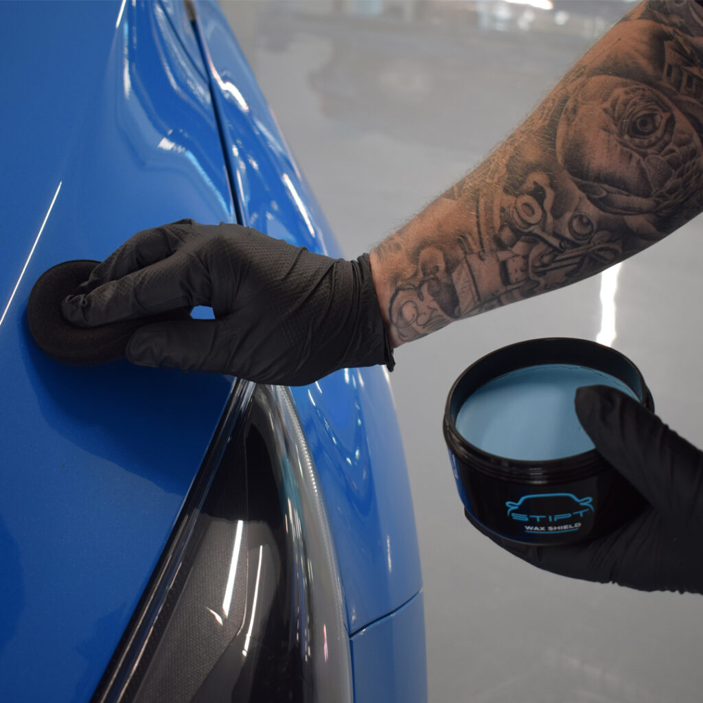 Stipt Wax Shield aanbrengen met de pad