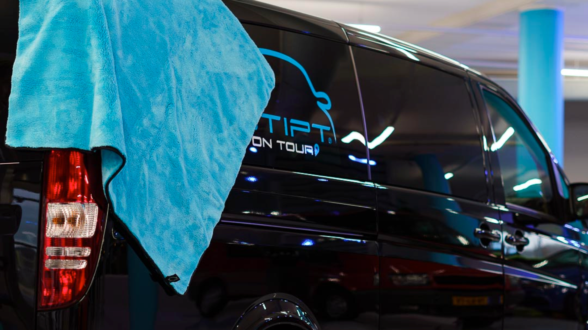 Auto afdrogen met droogdoek