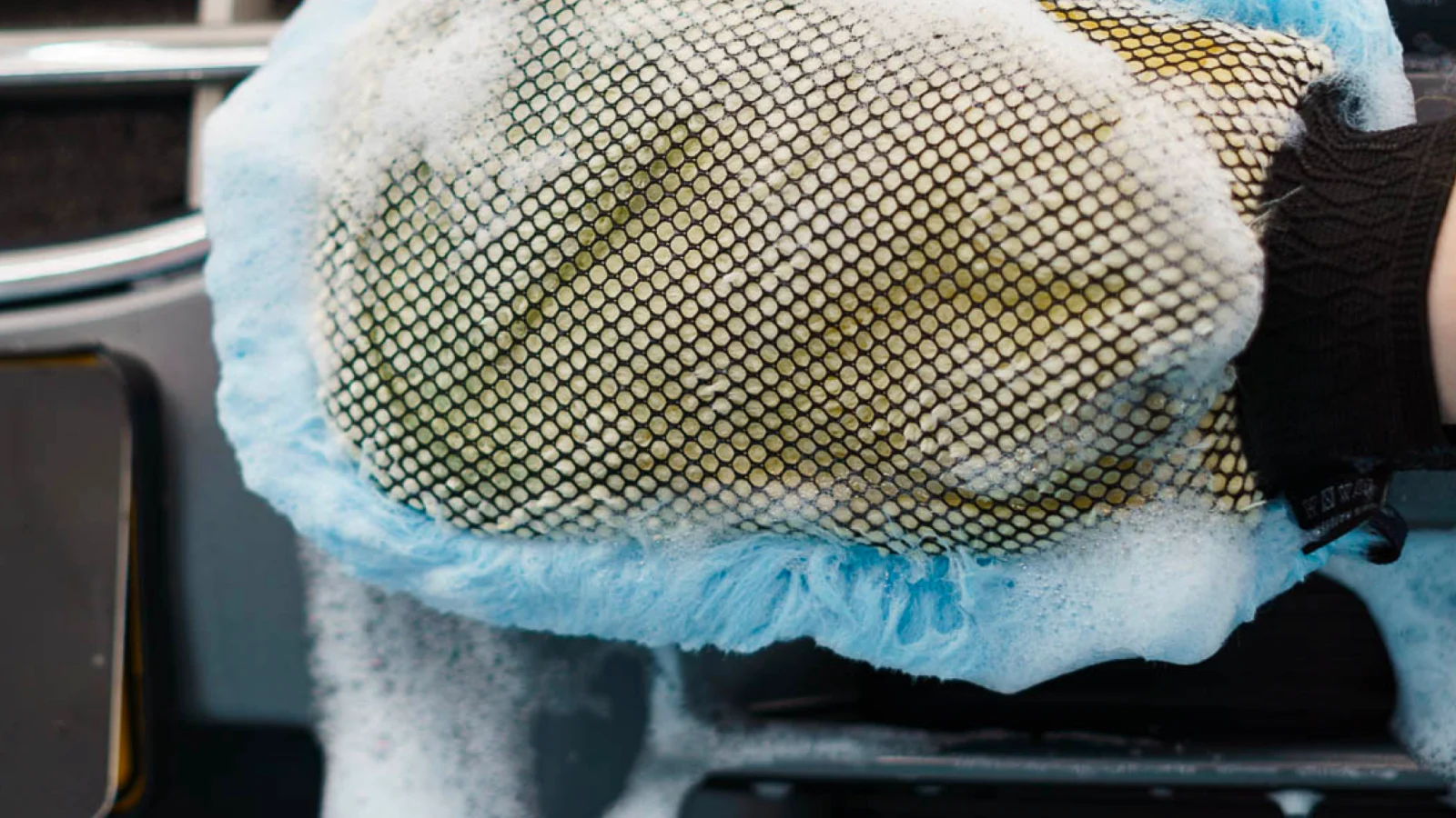 Insecten verwijderen van de auto