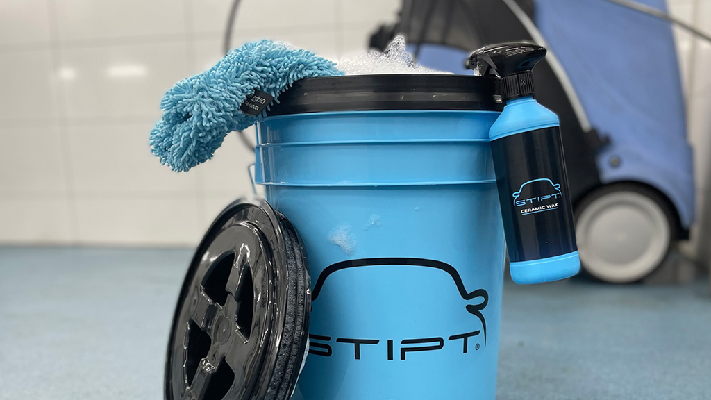 Auto wassen in een wasbox